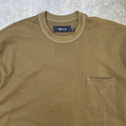 WAFFLE MOCK NECK POCKET TEE V3 IN OLIVE