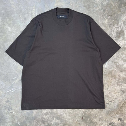 MOCK NECK TEE IN CHARCOAL GREY