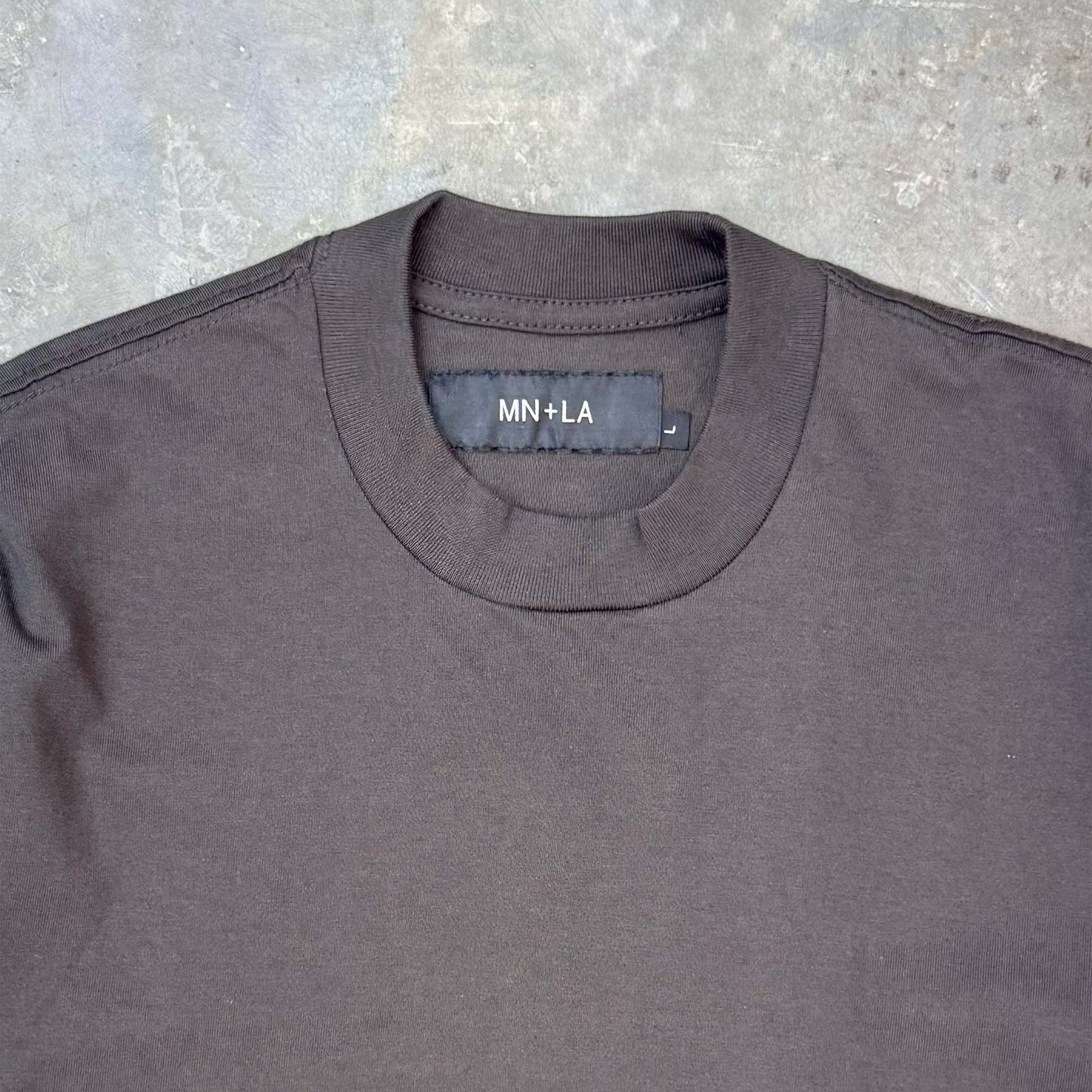 MOCK NECK TEE IN CHARCOAL GREY