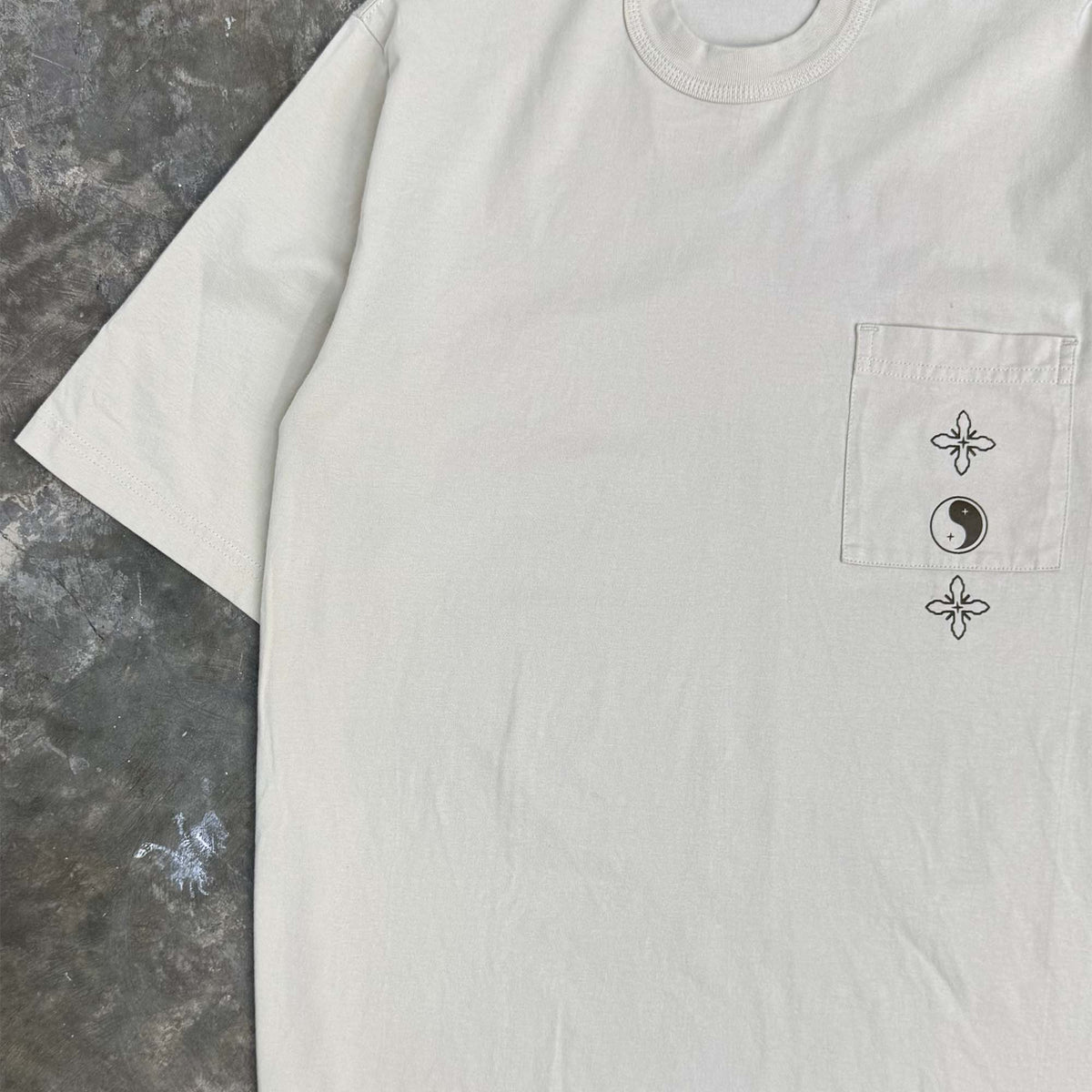 "BALANCE" MOCK NECK POCKET TEE V2 IN OAT