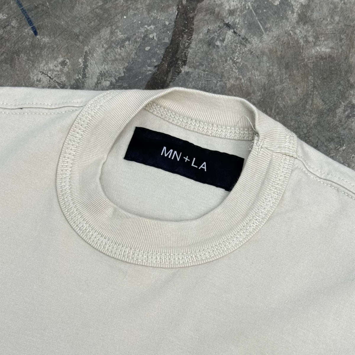 "BALANCE" MOCK NECK POCKET TEE V2 IN OAT
