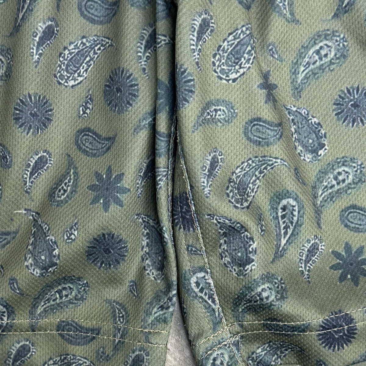 "PAISLEY" MESH SHORTS IN OLIVE