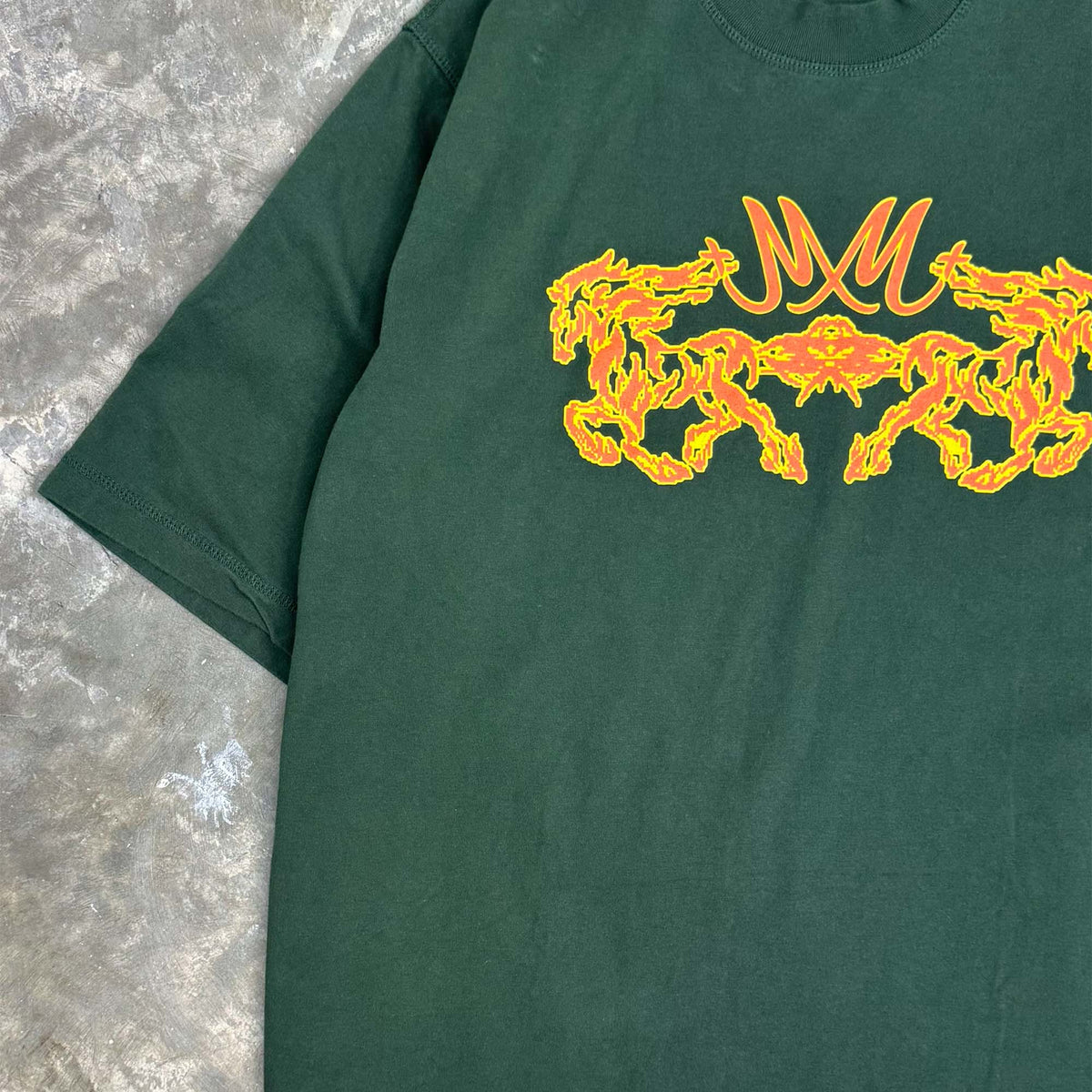 “BURNING STALLION” TEE IN HUNTER GREEN
