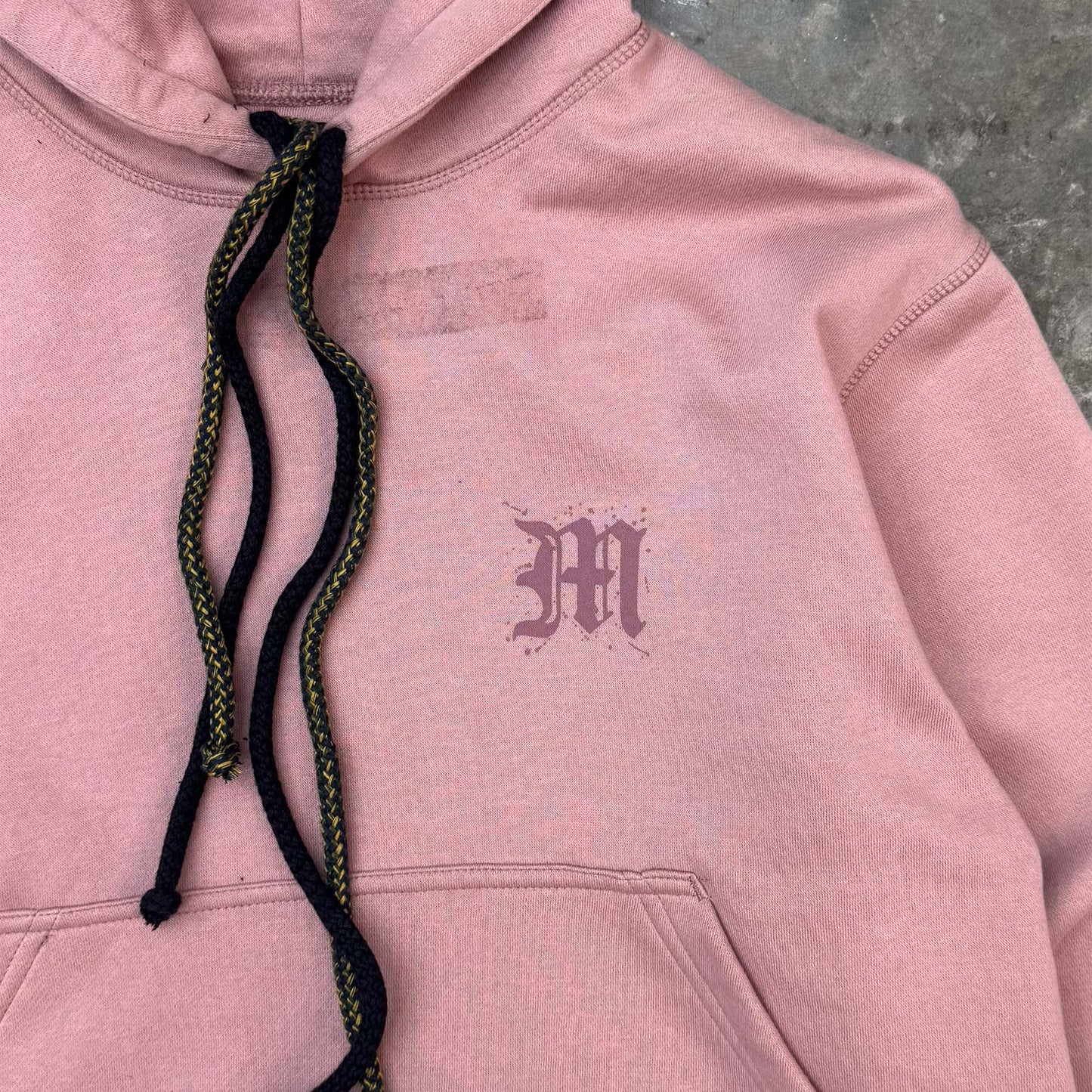 "M'$ SPECKS V2" CUTOFF HOODIE IN ROSE QUARTZ