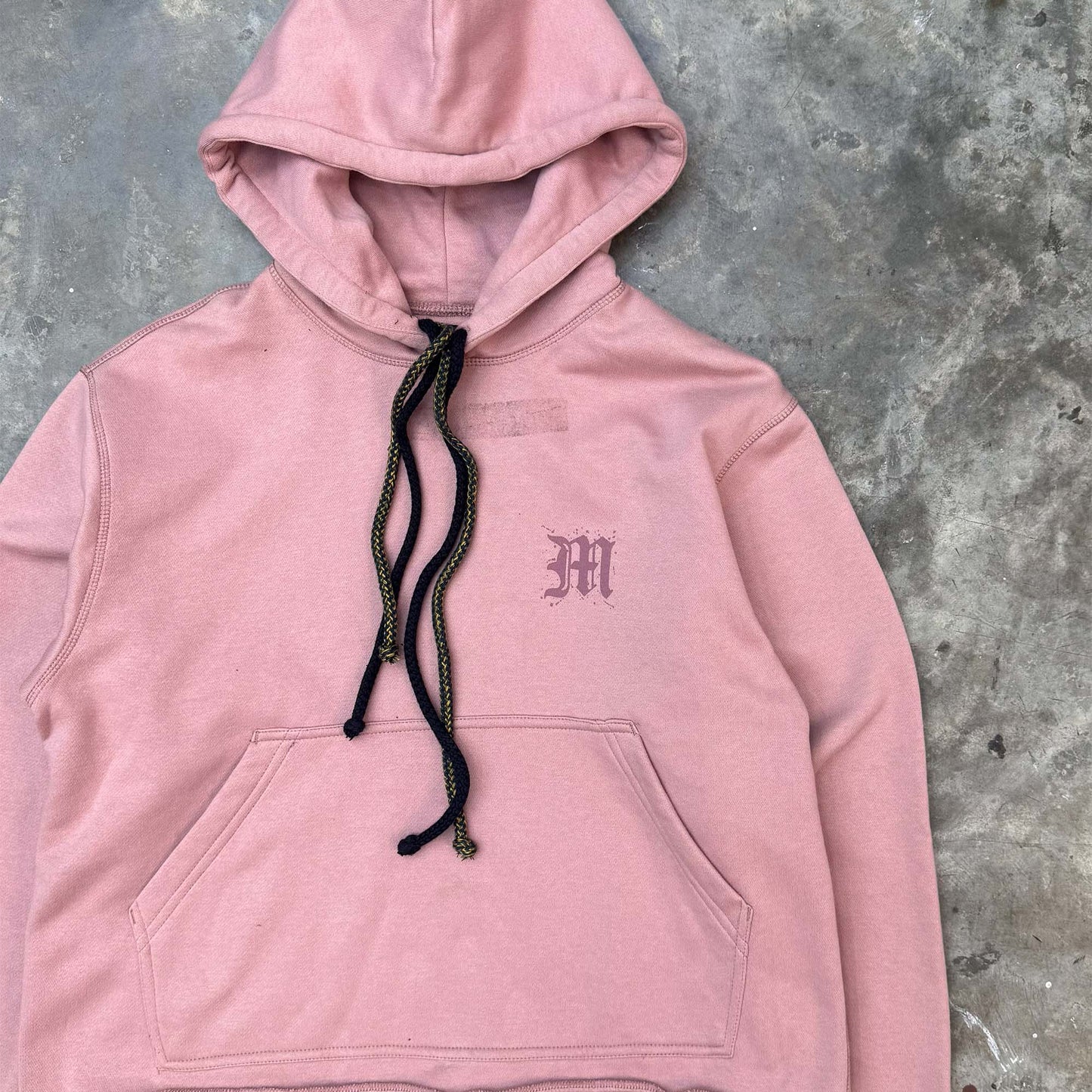 "M'$ SPECKS V2" CUTOFF HOODIE IN ROSE QUARTZ