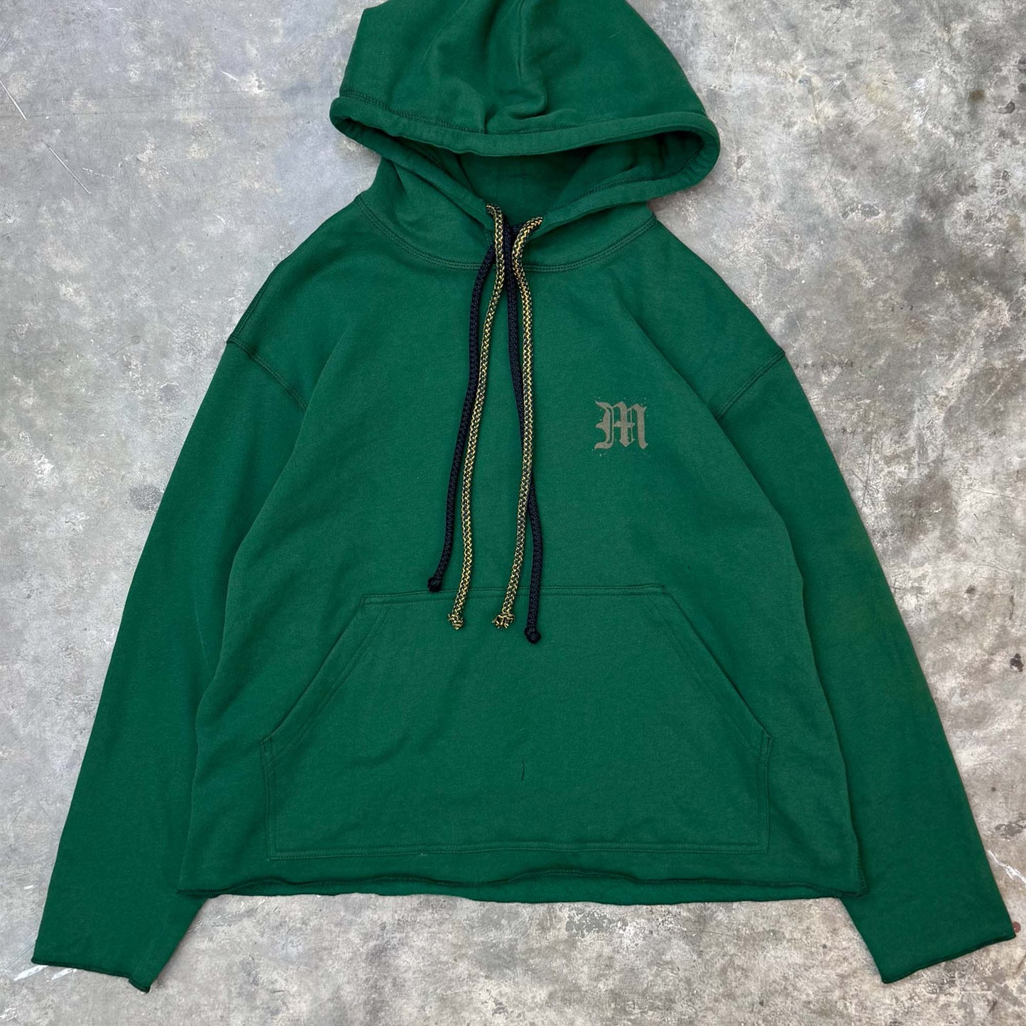 "M'$ SPECKS V2" CUTOFF HOODIE IN HUNTER GREEN