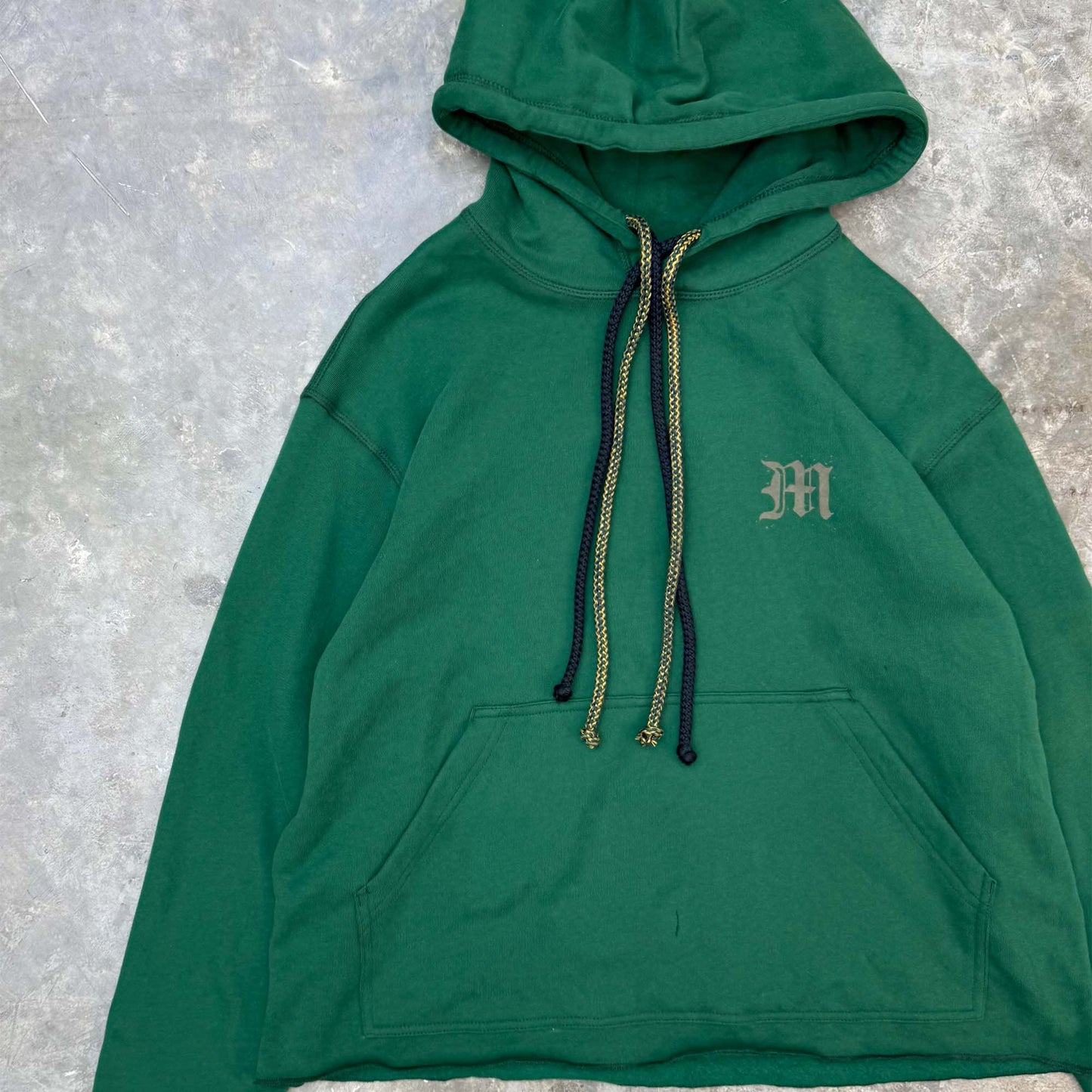 "M'$ SPECKS V2" CUTOFF HOODIE IN HUNTER GREEN