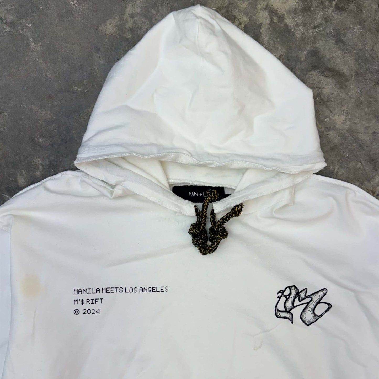 M'$ RIFT HOODIE IN WHITE