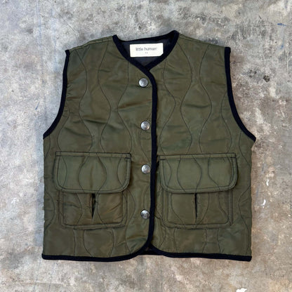 LITTLE HUMAN™ FLOW VEST IN OLIVE
