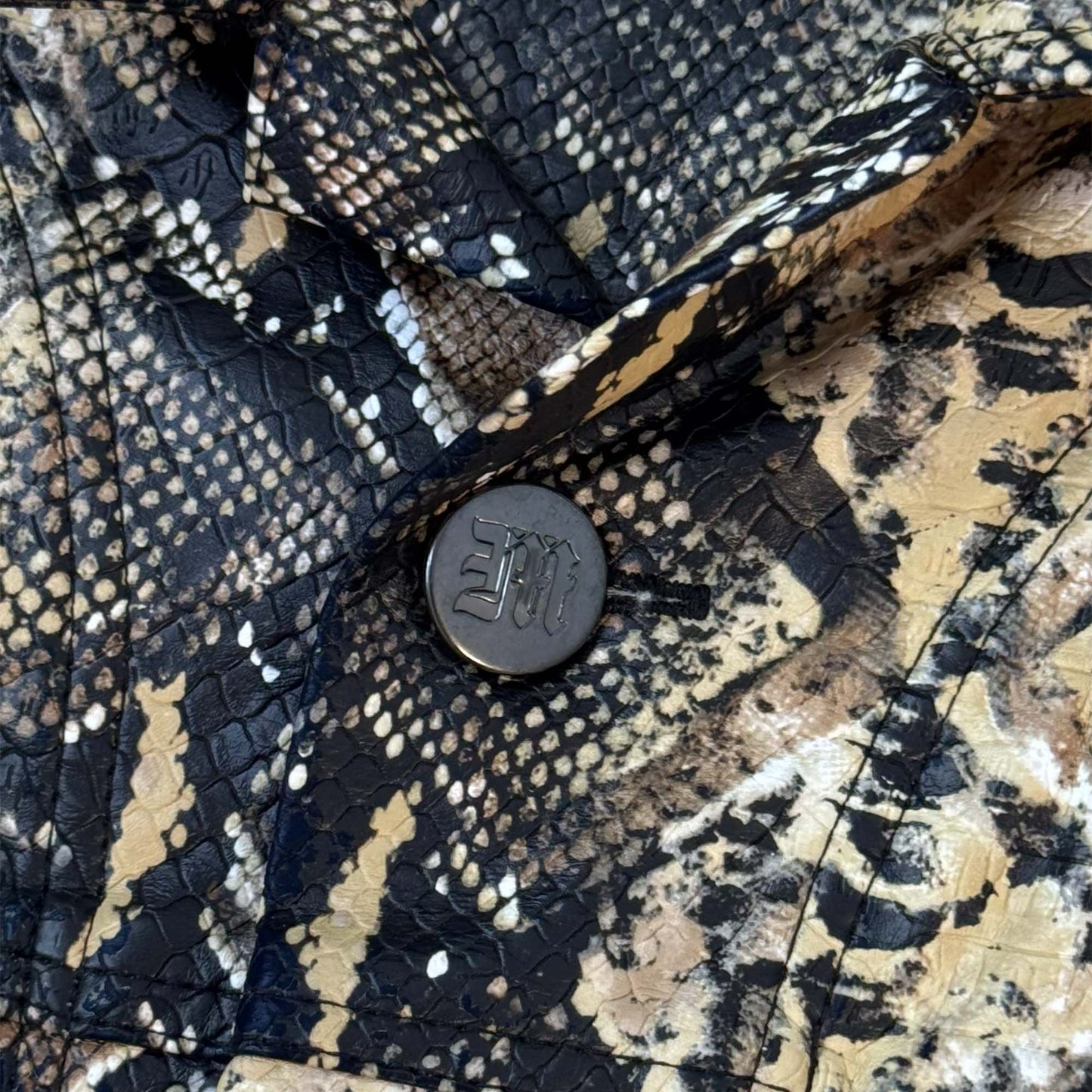 TRUCKER JACKET IN PYTHON
