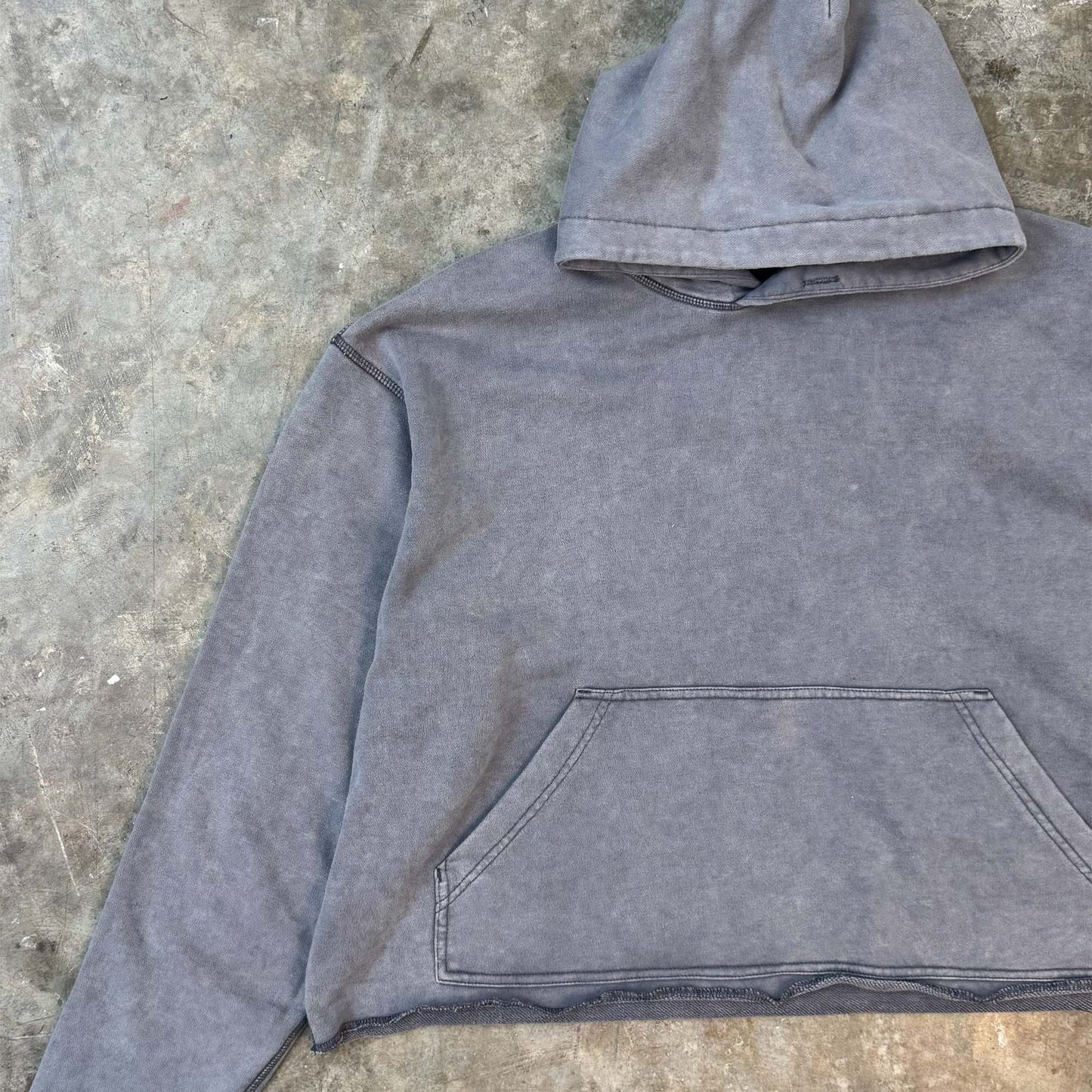 CUTOFF HOODIE IN CEMENT
