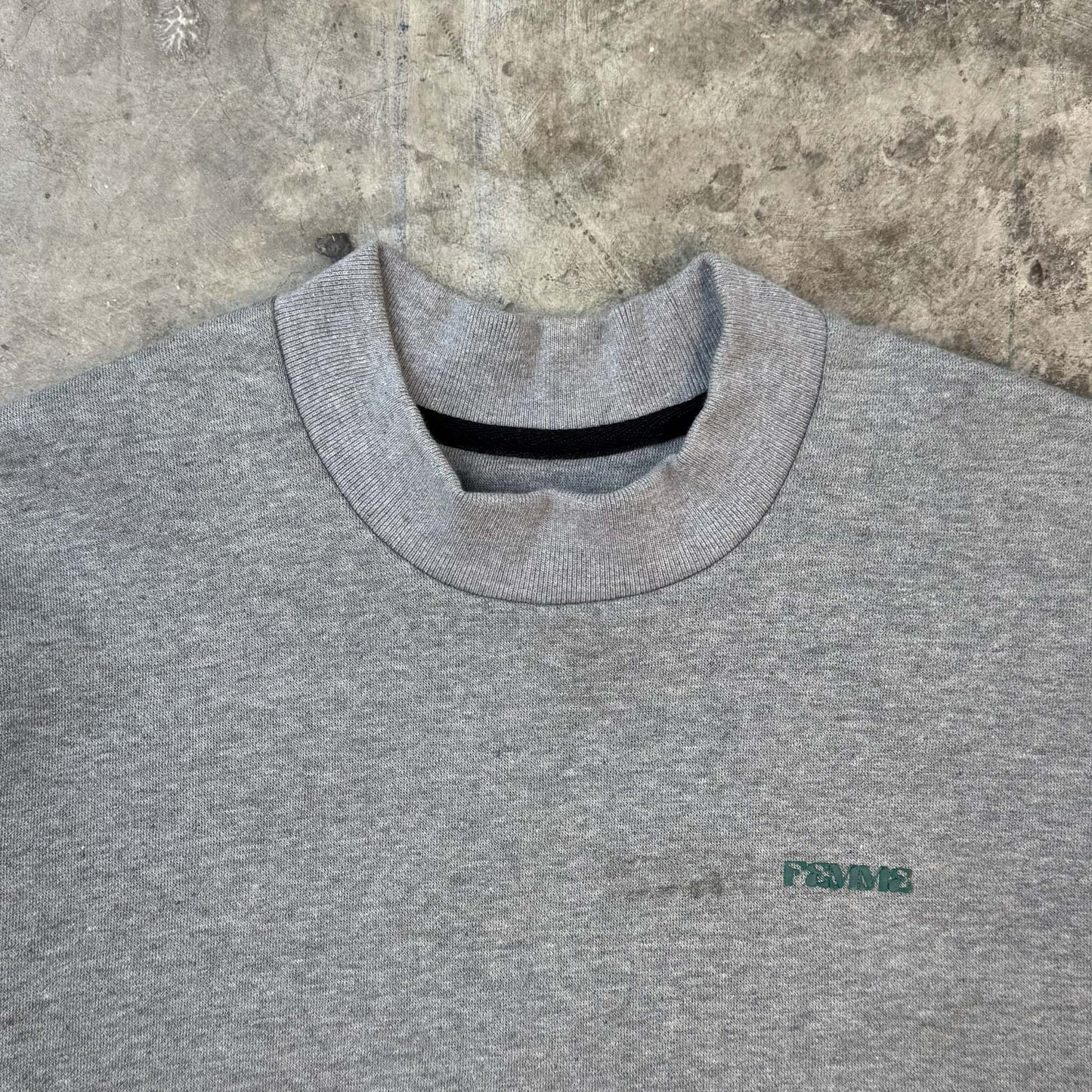 LOUNGE SWEATSHIRT IN HEATHER GREY