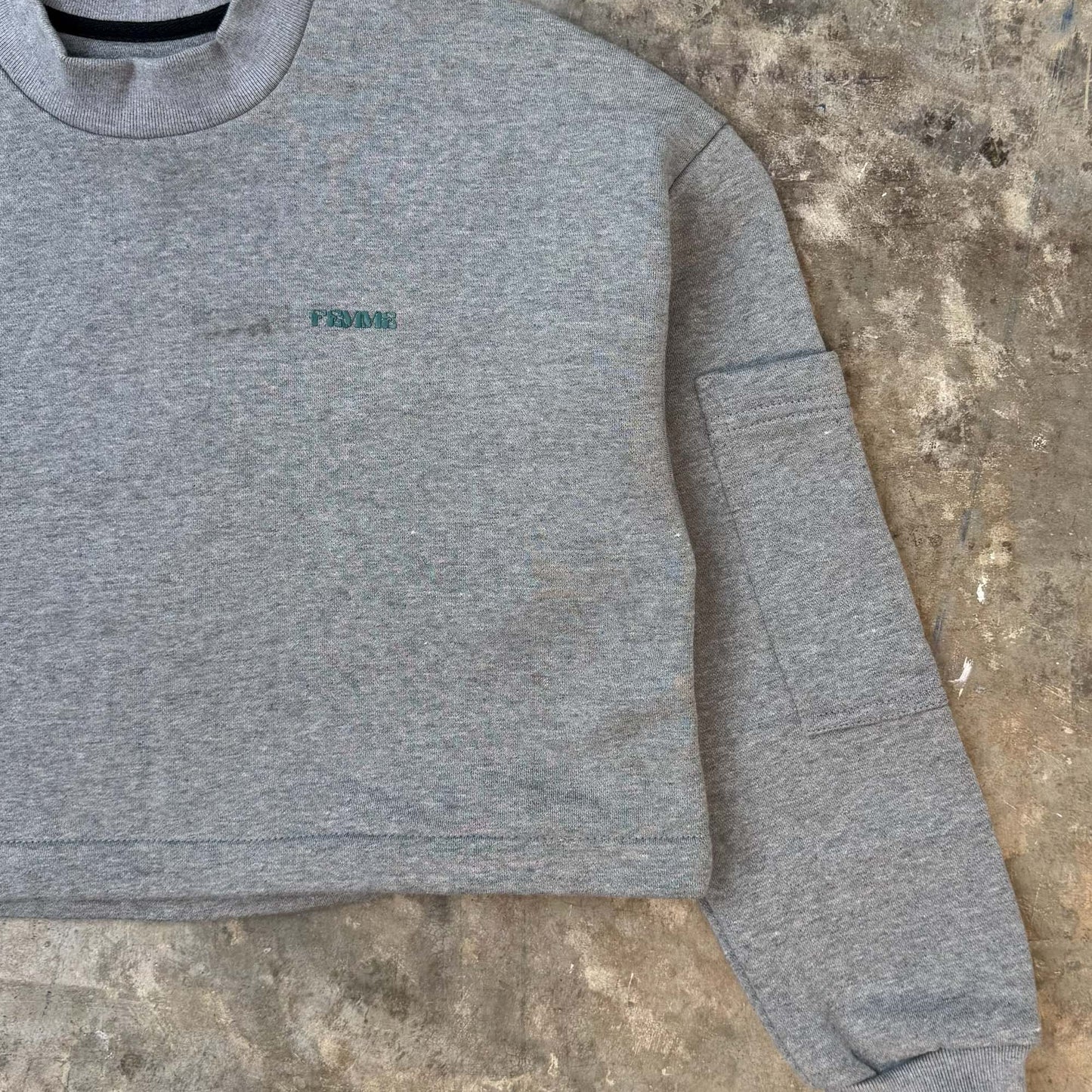 LOUNGE SWEATSHIRT IN HEATHER GREY