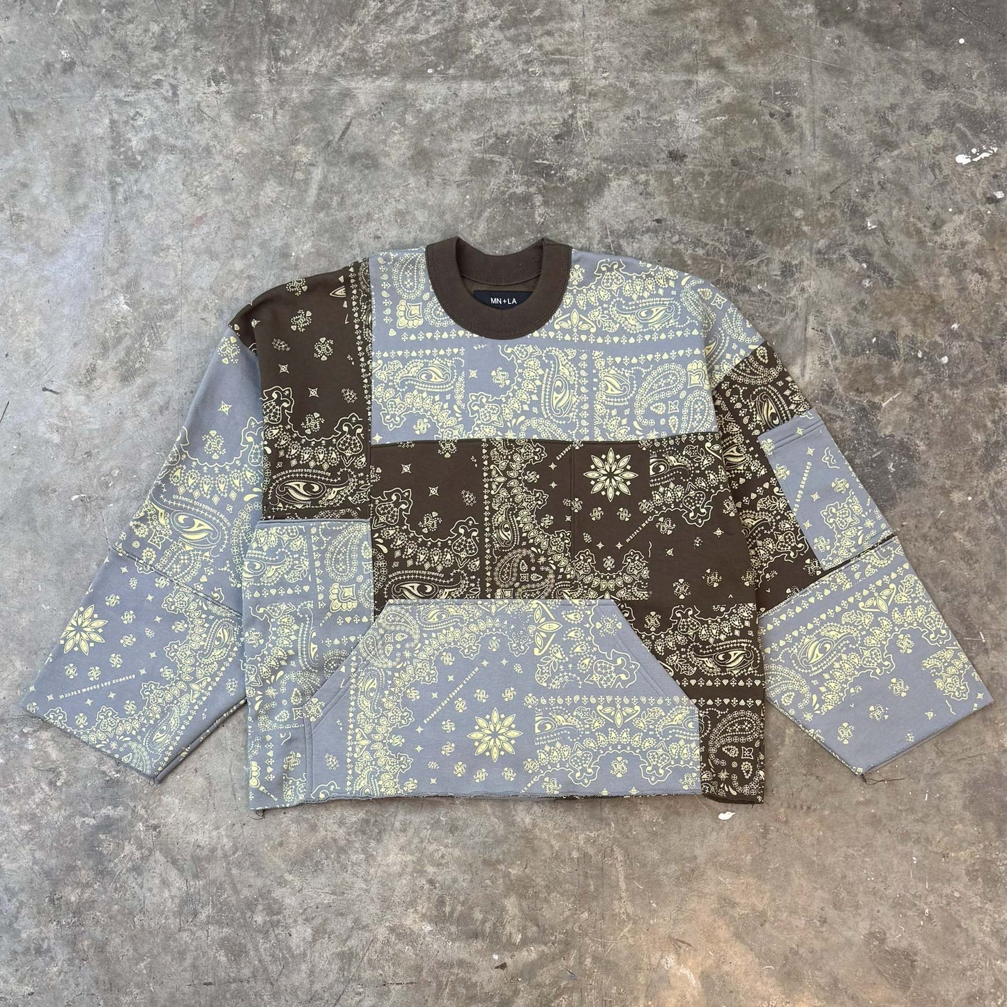 "PATCHWORK PAISLEY" VINTAGE SWEATSHIRT IN WOOD/GLACIER