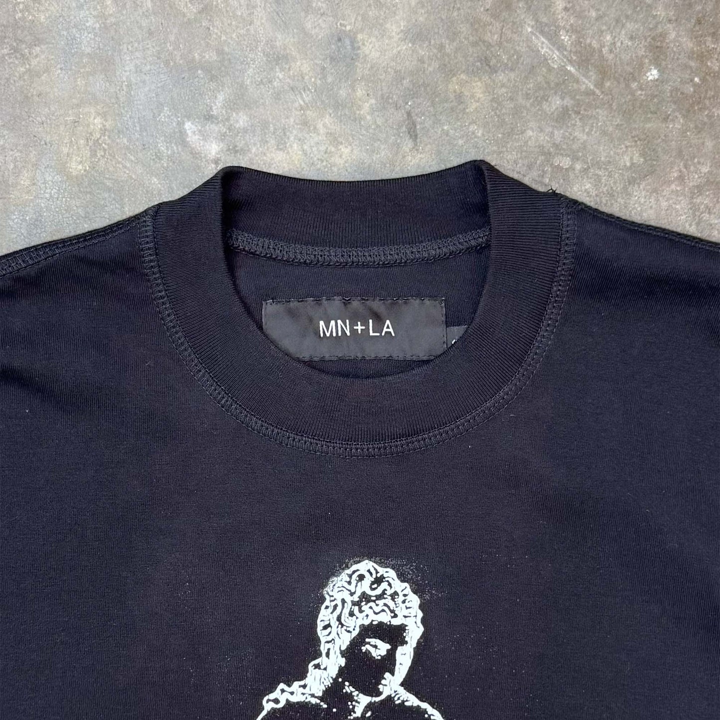 M'$ MOTHERLAND LONGSLEEVE TEE IN ANTHRACITE