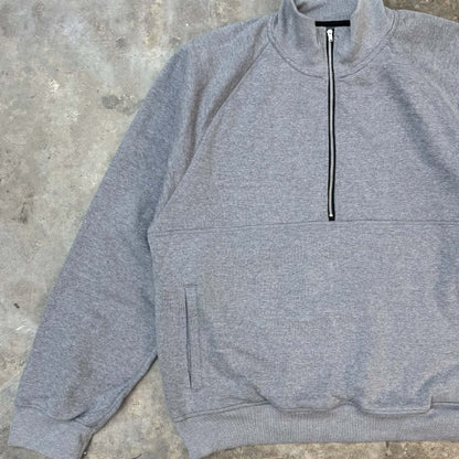 QUARTER ZIP SWEATSHIRT IN HEATHER GREY