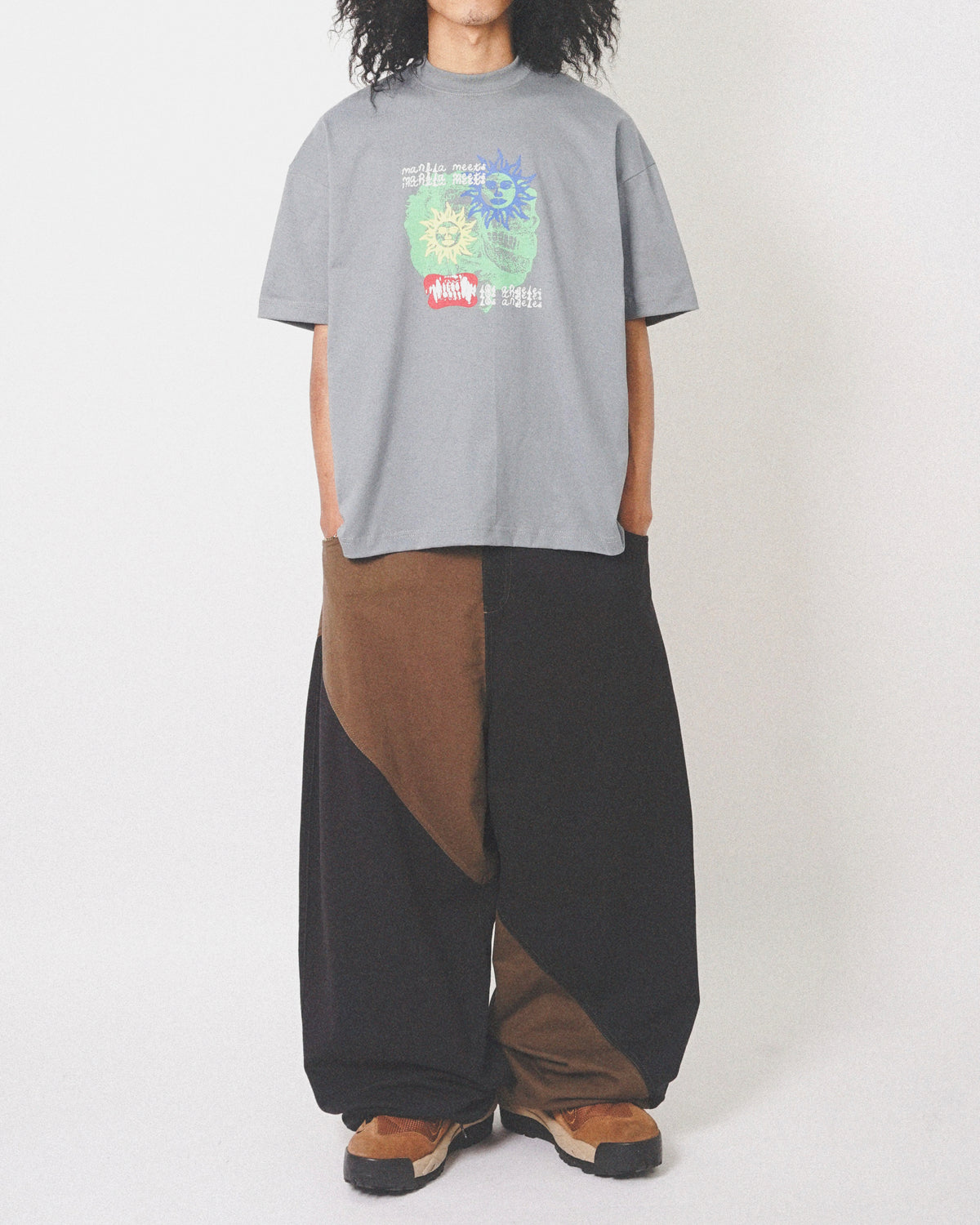 "SUN SEEKER" TEE IN GLACIER