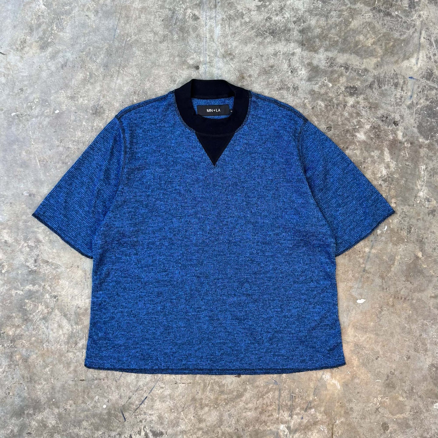MILITIA MOCK NECK TEE IN CERULEAN
