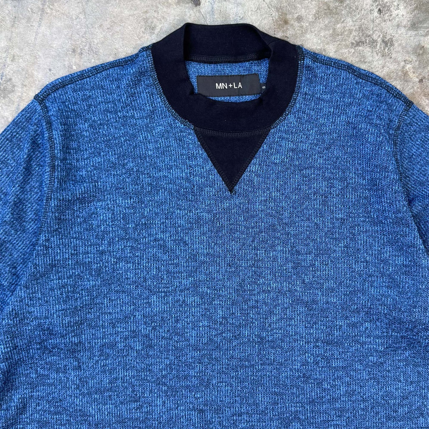 MILITIA MOCK NECK TEE IN CERULEAN