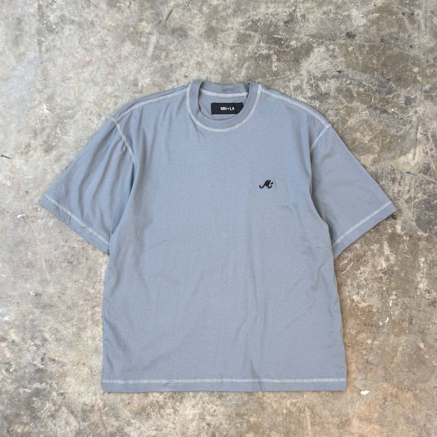 M+ MOCK NECK TEE IN GLACIER