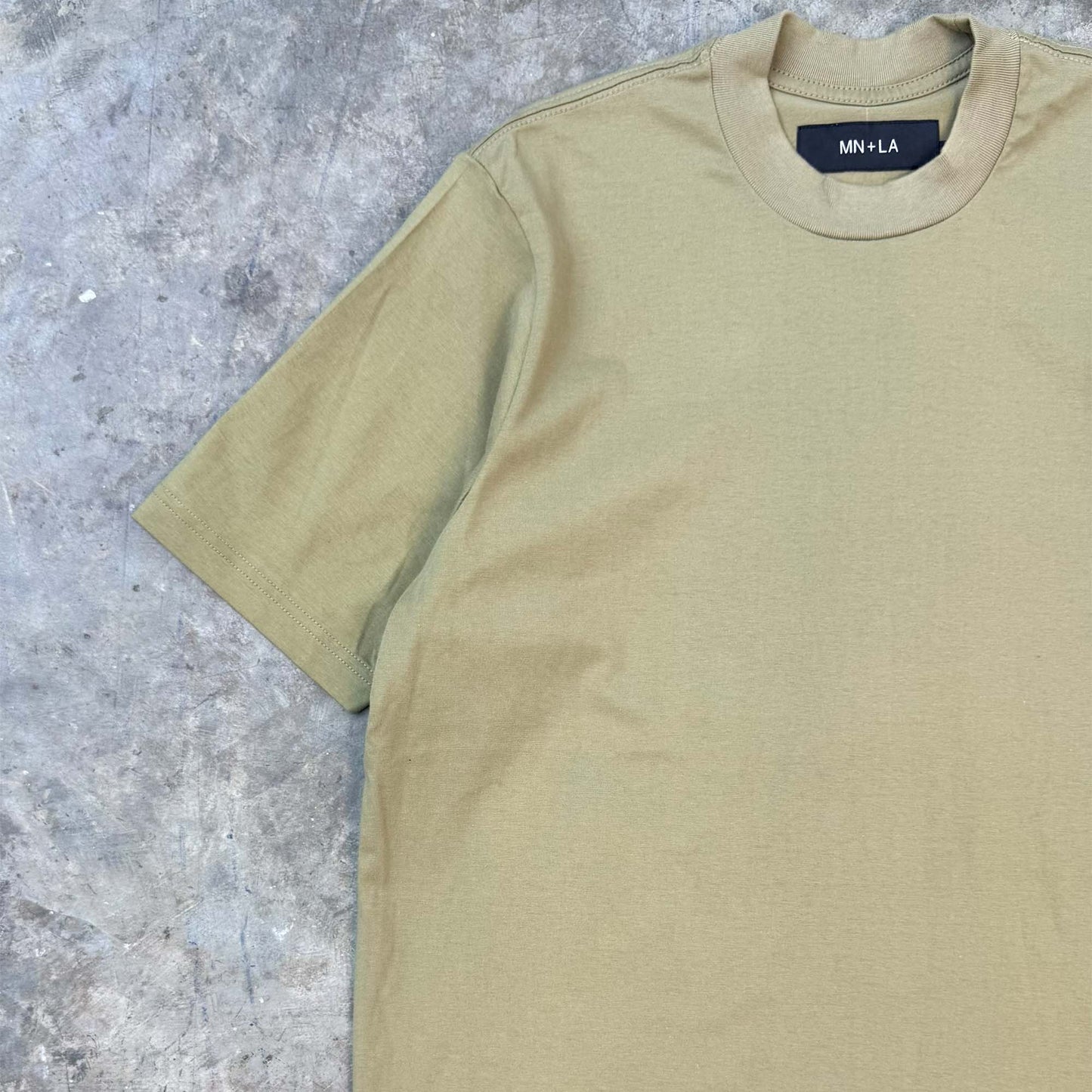 MOCK NECK TEE IN DARK MINT