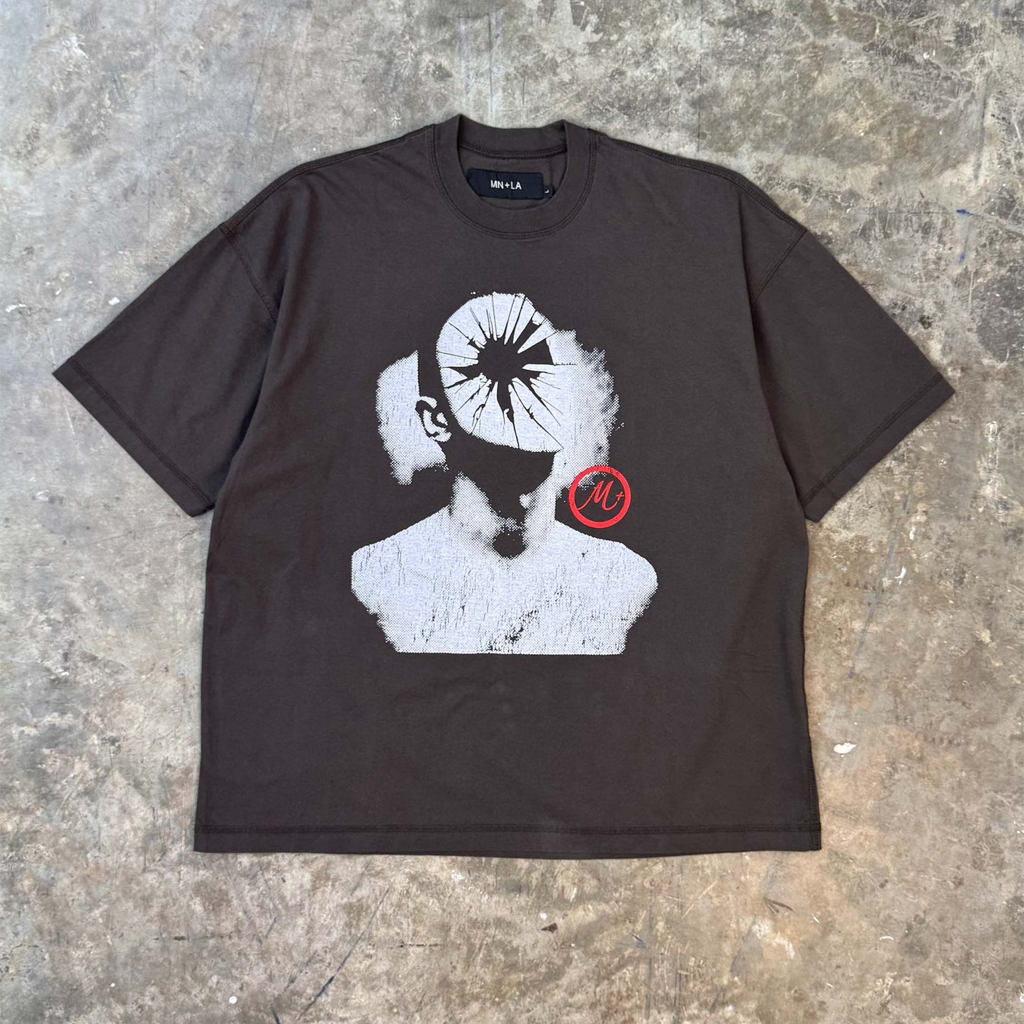 "HEAD SHOT" TEE IN CHARCOAL GREY