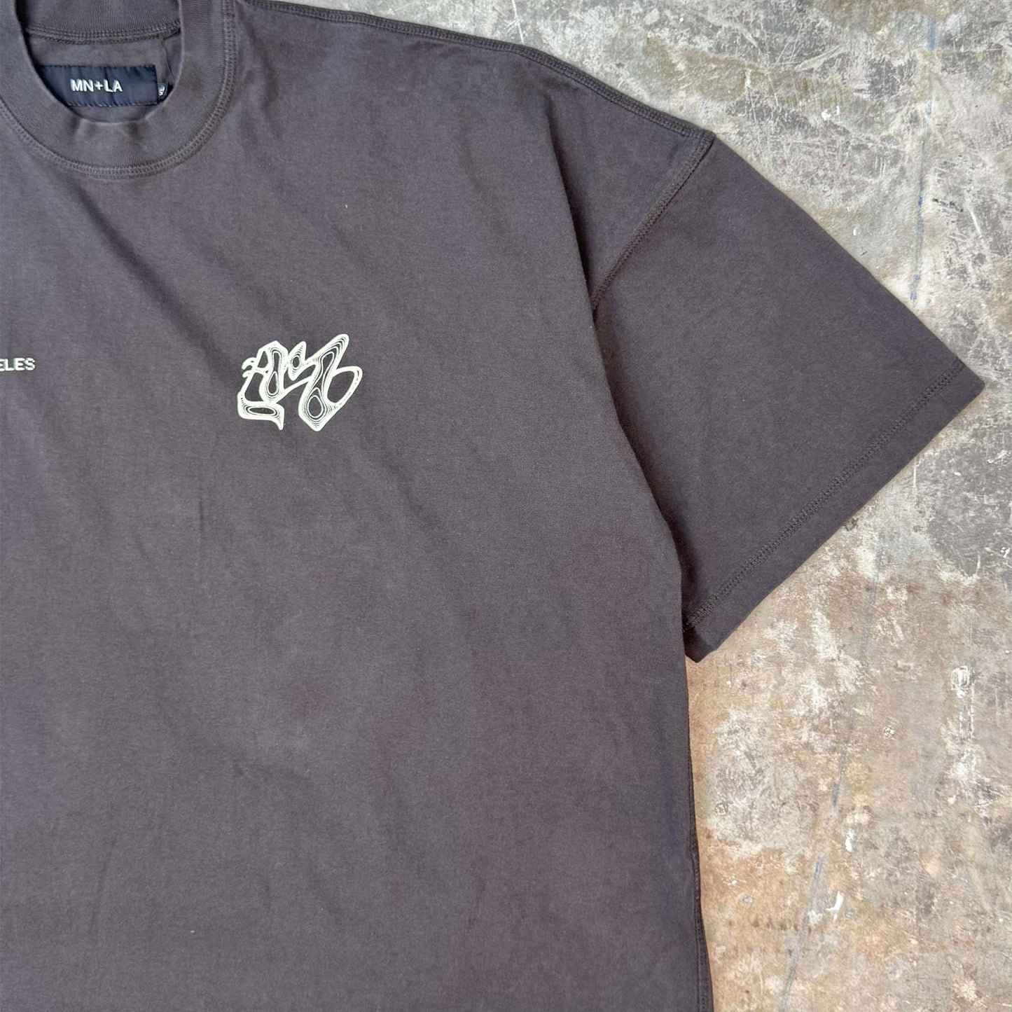 M'$ RIFT VAST TEE IN CHARCOAL GREY
