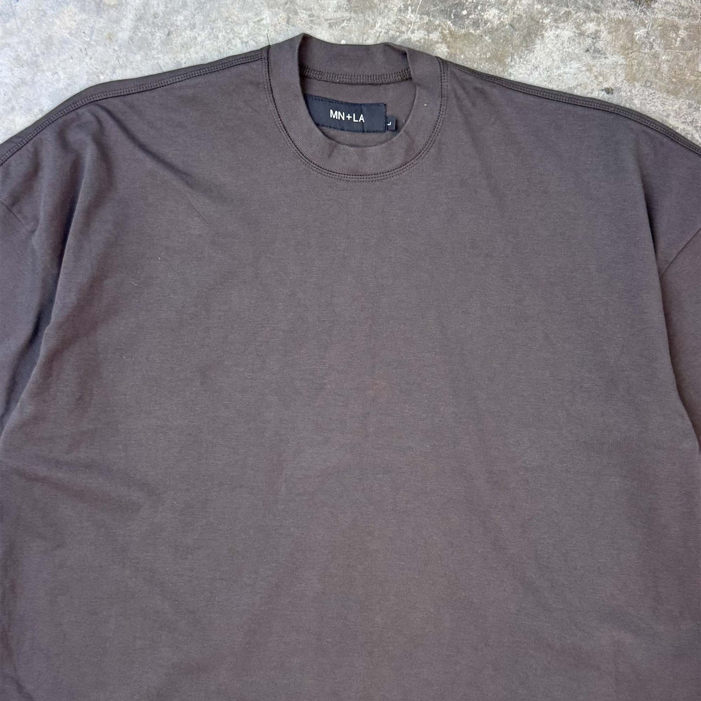VAST TEE IN CHARCOAL GREY