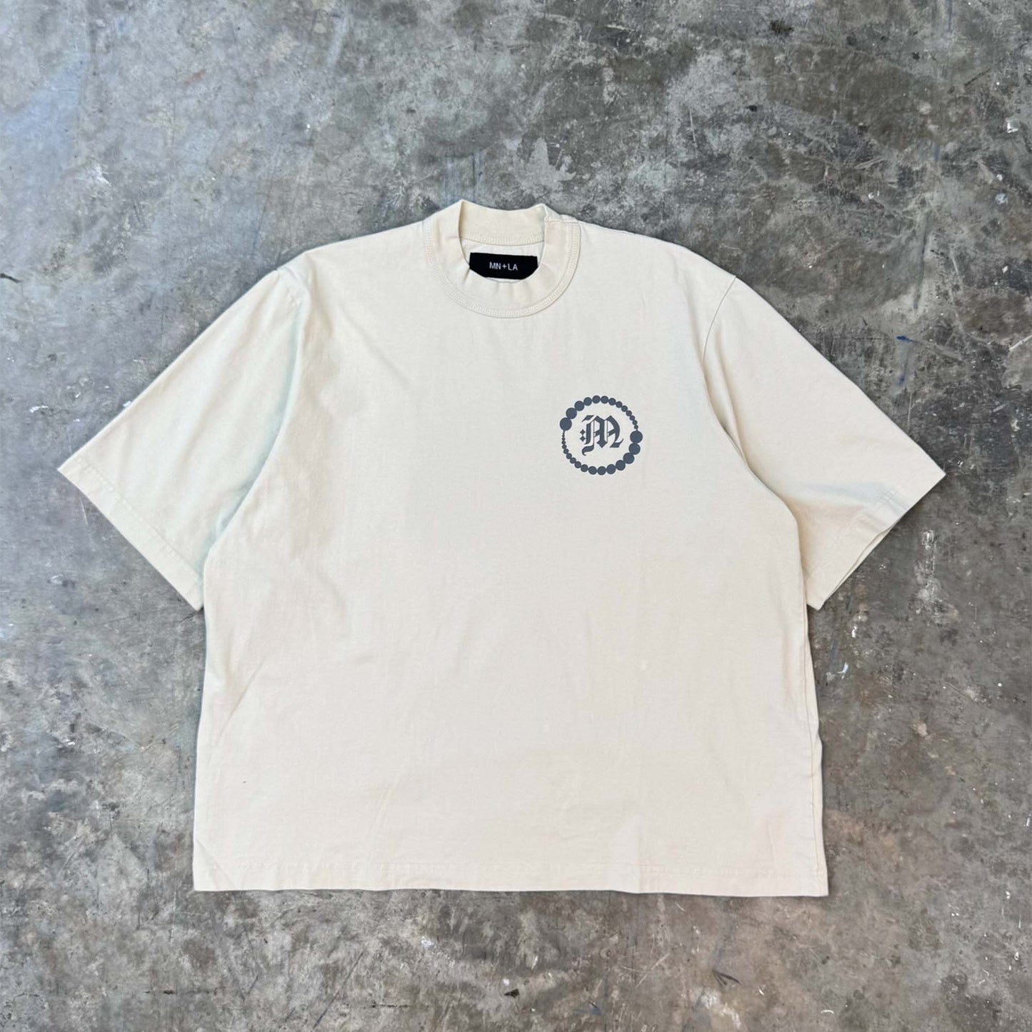 "CROP CIRCLES" MOCK NECK TEE V3 IN OAT