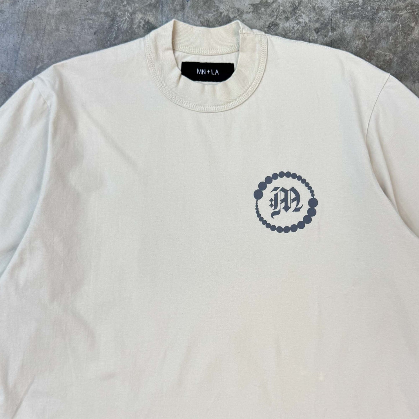"CROP CIRCLES" MOCK NECK TEE V3 IN OAT