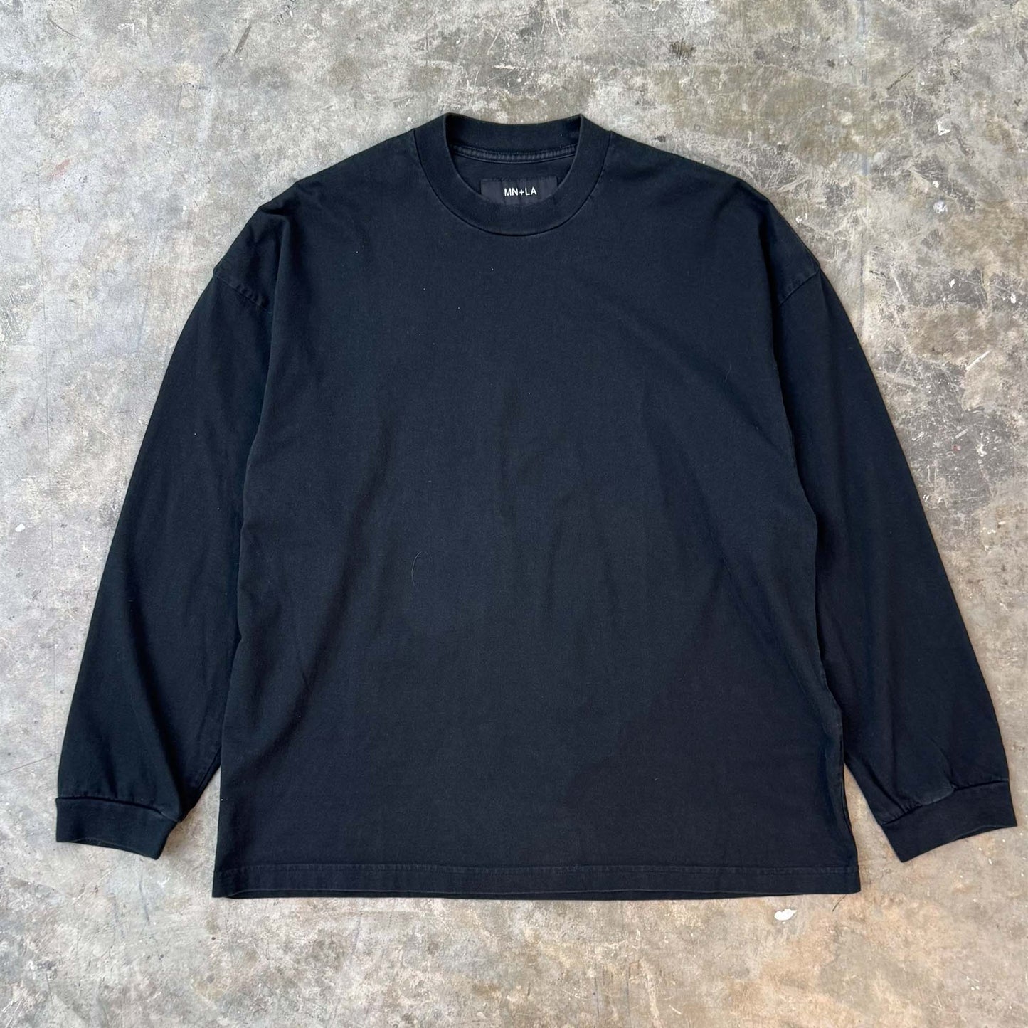 LONGSLEEVE TEE IN CAVIAR
