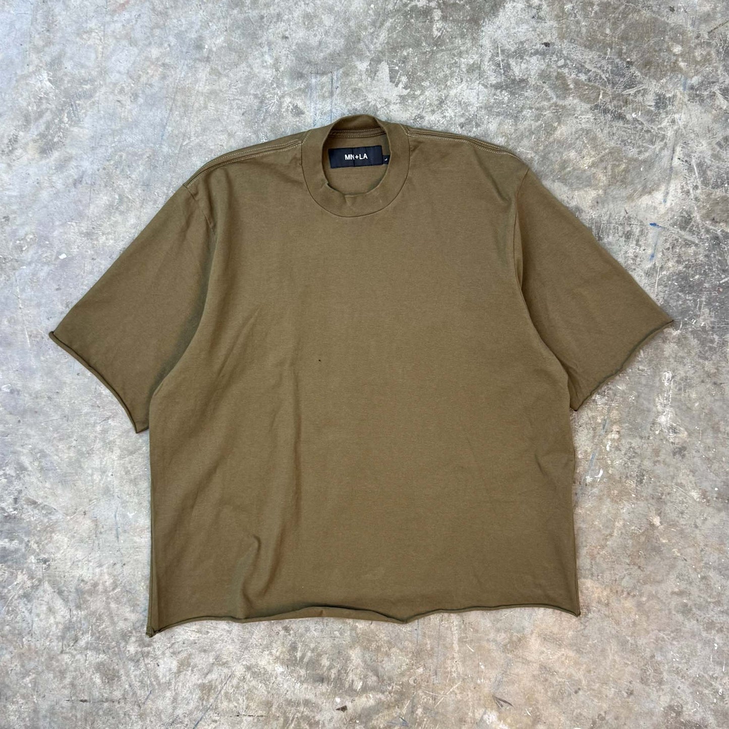 CHOP CHOP TEE IN OLIVE