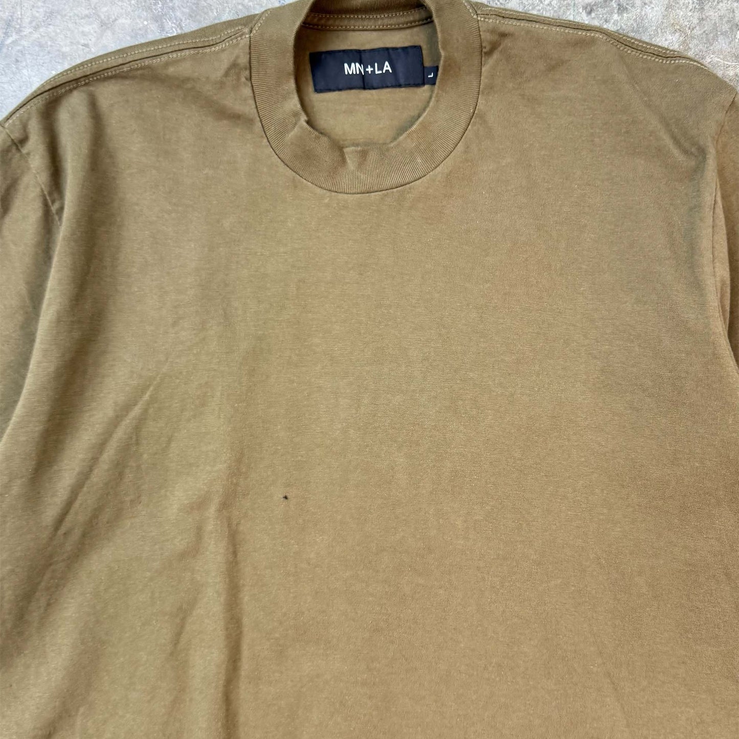 CHOP CHOP TEE IN OLIVE