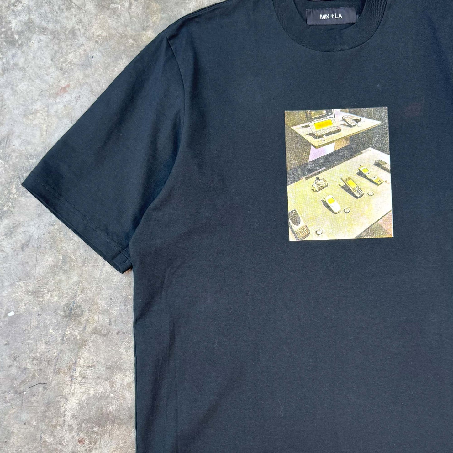 "ANALOG PHONE" TEE IN CAVIAR