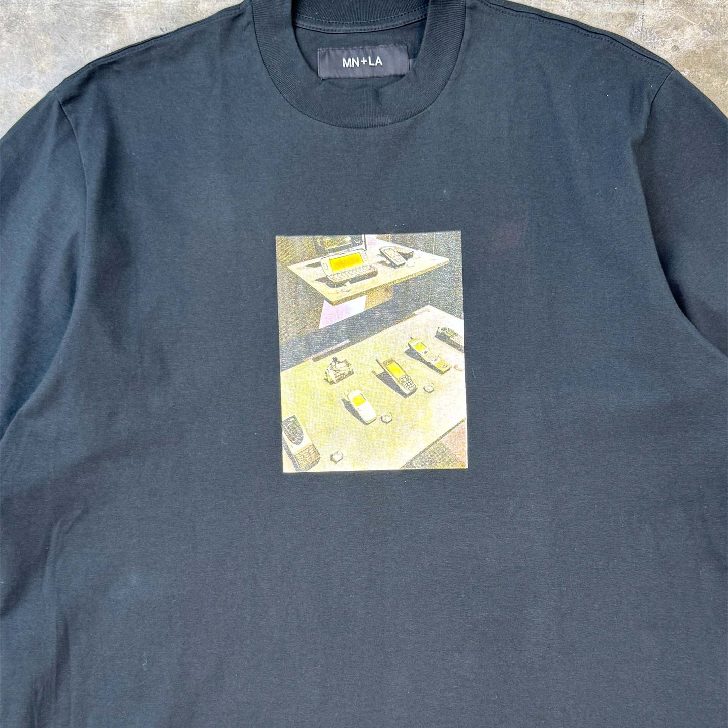 "ANALOG PHONE" TEE IN CAVIAR