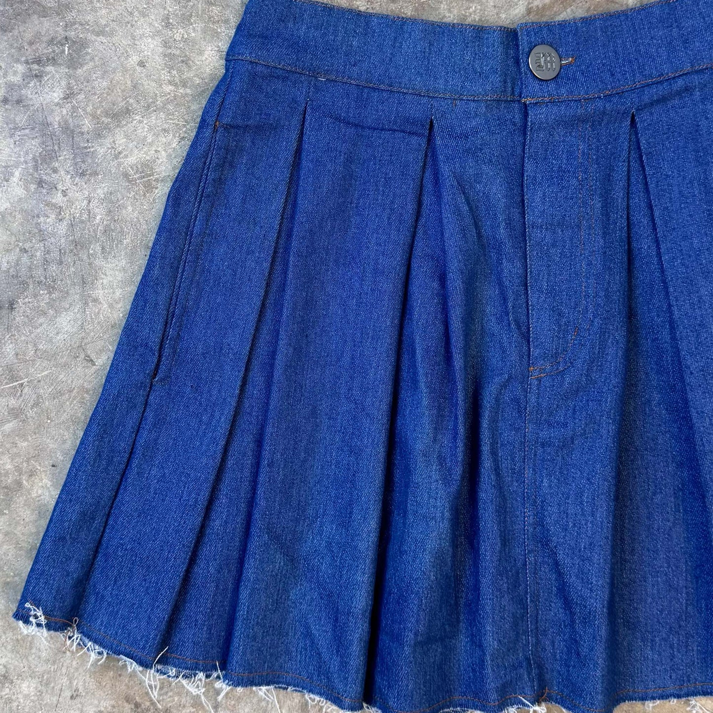 FEMME SKIRT SAMPLE 001