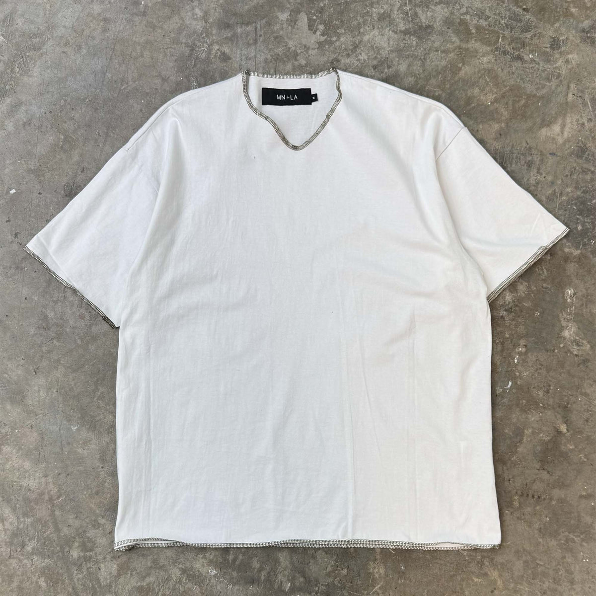 KEY NECK TEE IN WHITE
