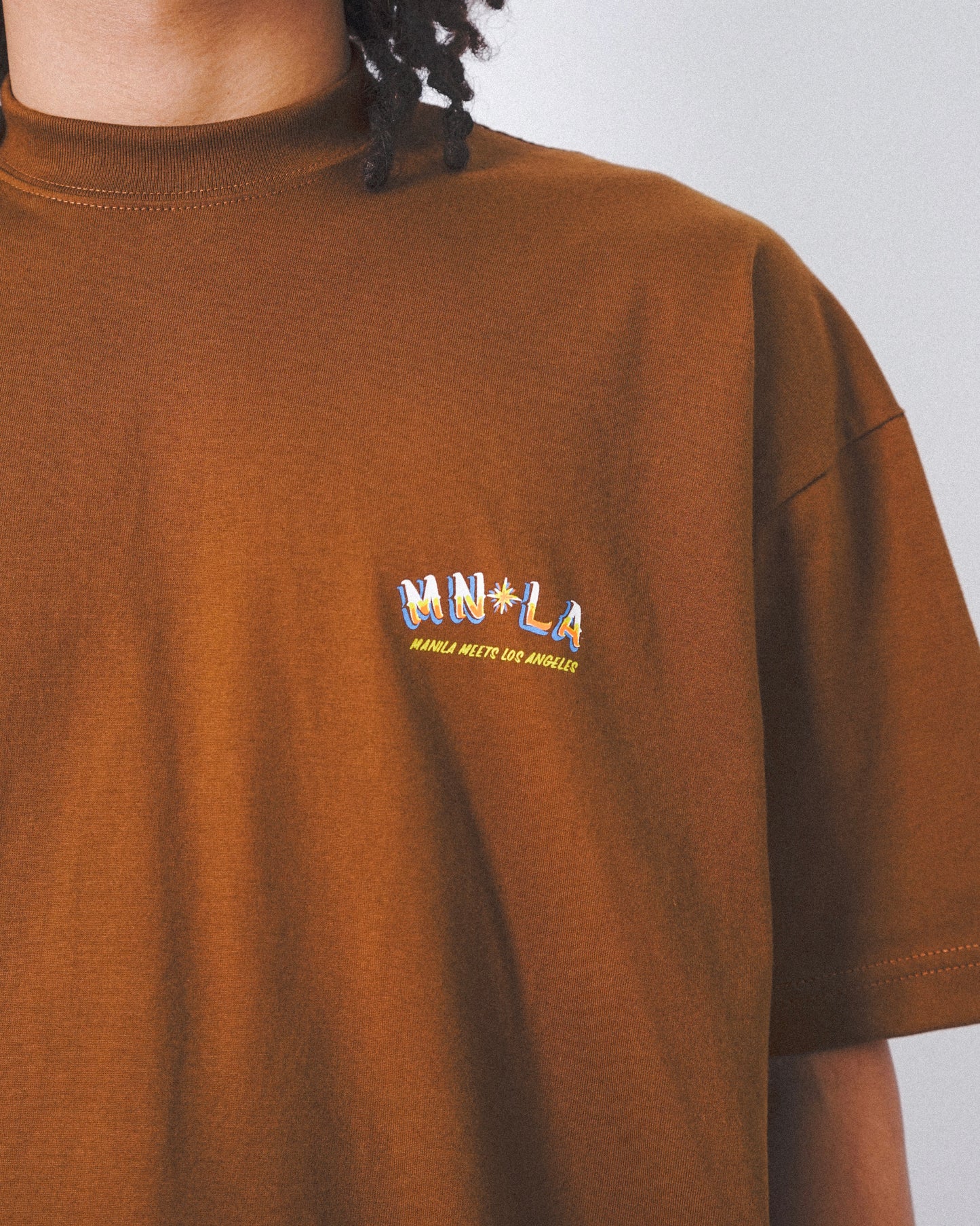 "GOLDEN COAST" TEE IN RUST