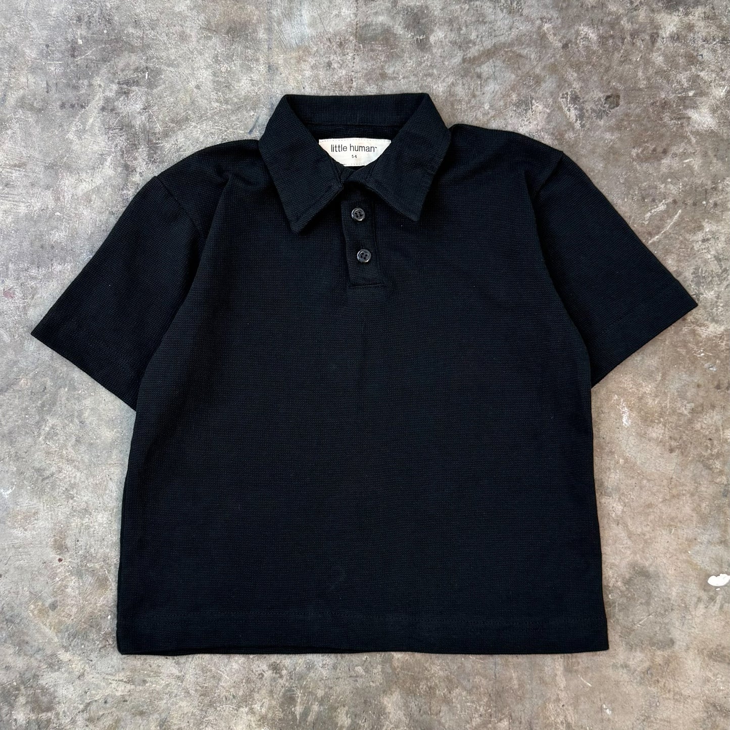 LITTLE HUMAN™ S/S POLO SHIRT IN ANTHRACITE