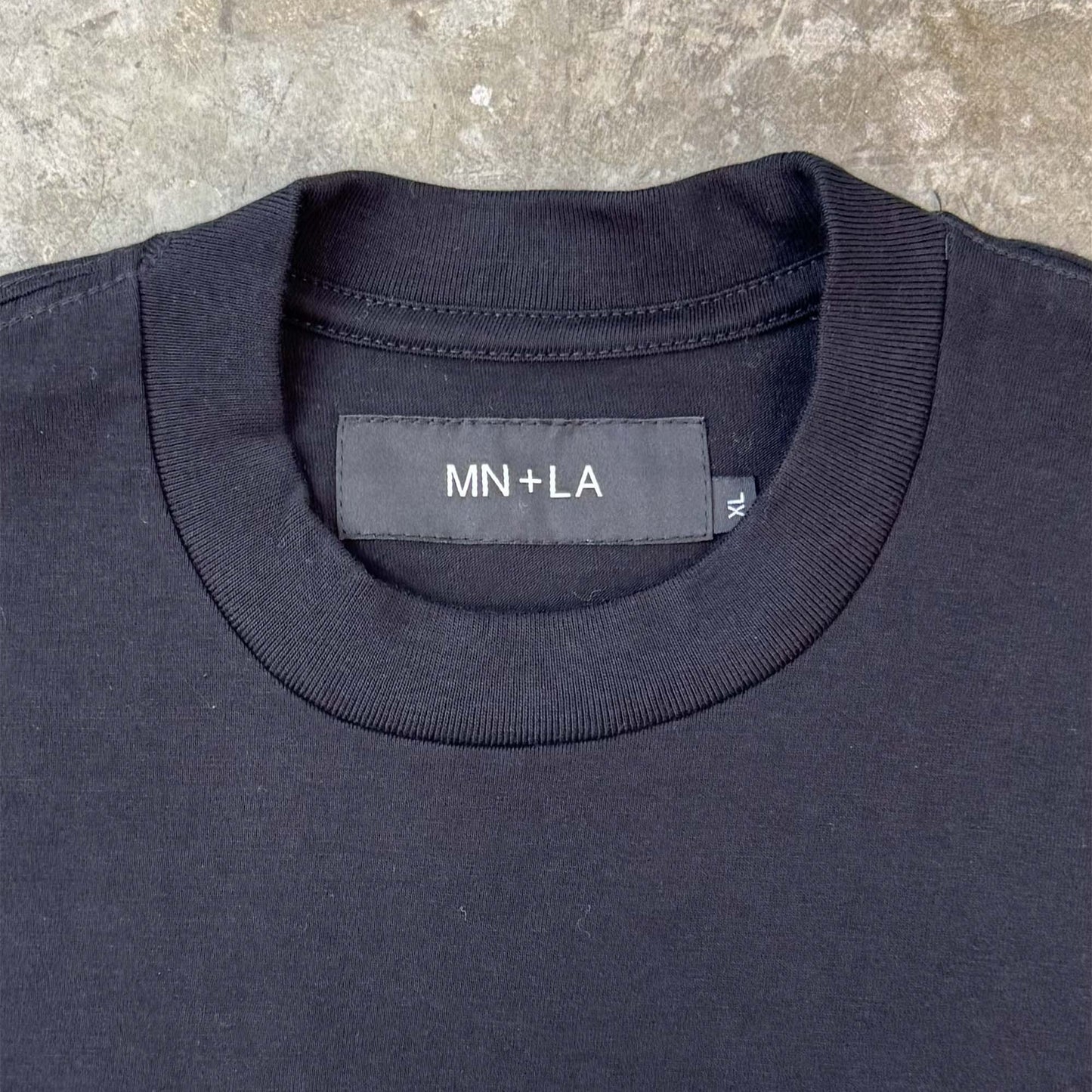 "HORSE POWER" TEE IN MIDNIGHT