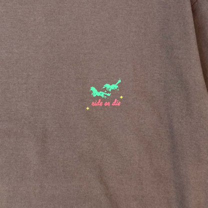 "RIDE OR DIE" TEE IN WOOD