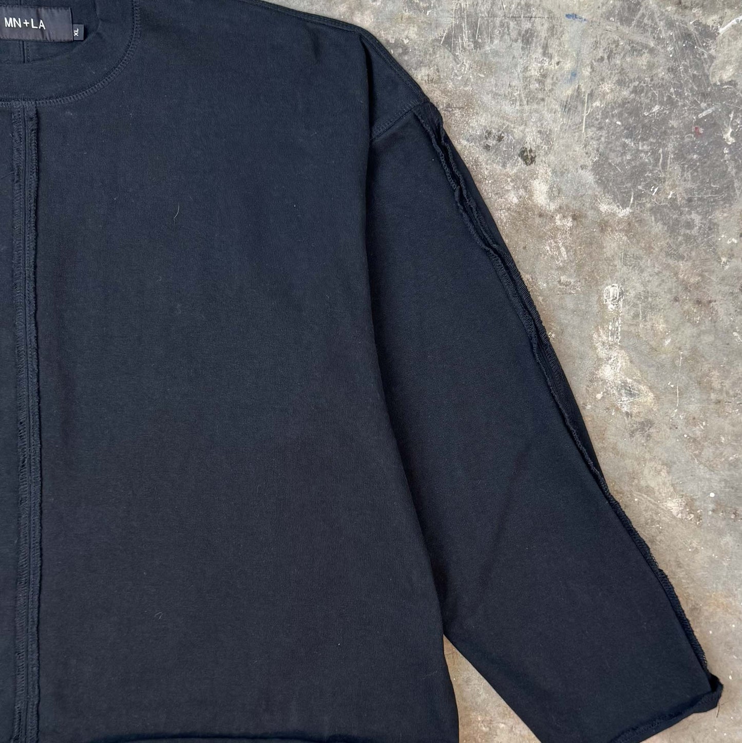 FORGED LONGSLEEVE TEE IN CAVIAR