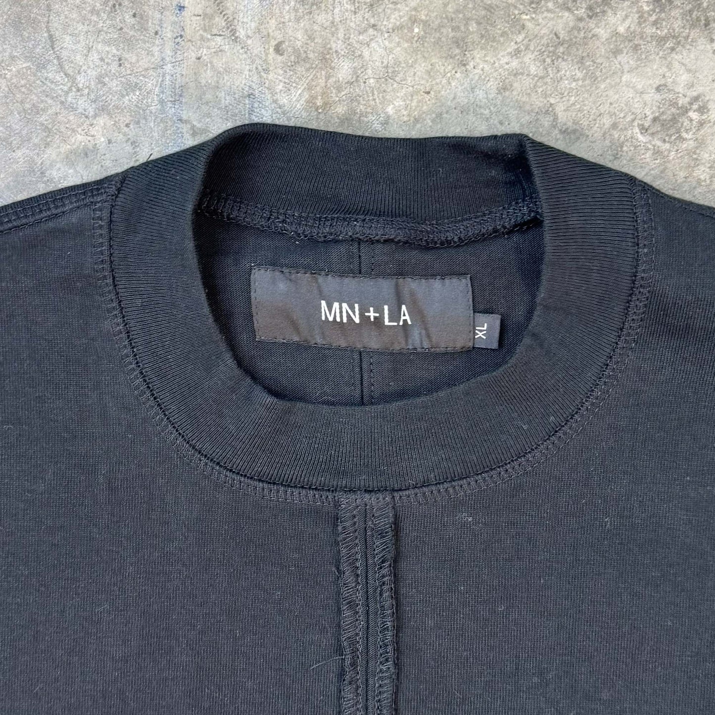 FORGED LONGSLEEVE TEE IN CAVIAR