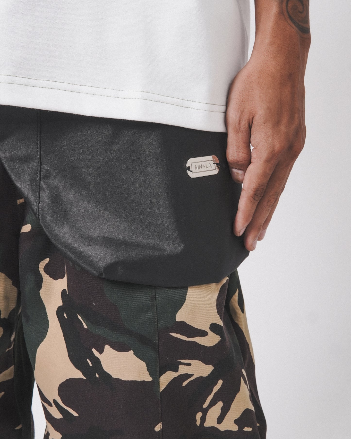 "WORLD TOUR" CARRIER