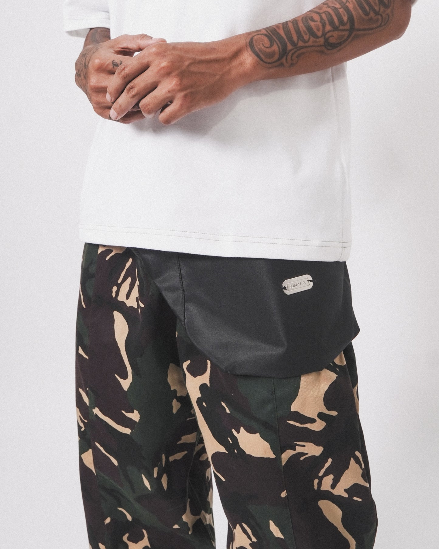 "WORLD TOUR" CARRIER