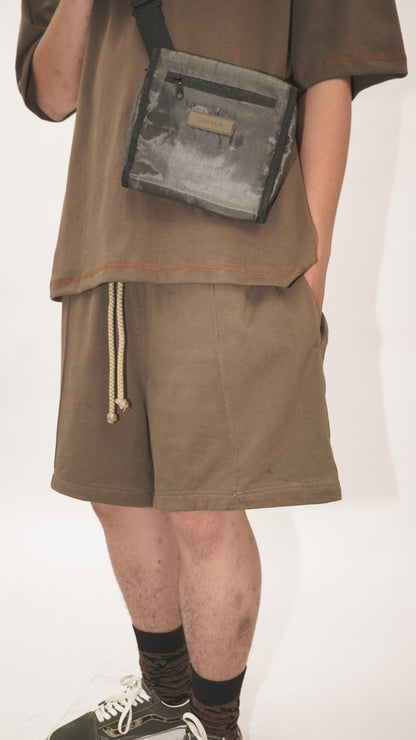 PLEATED HOUSE SHORTS IN DARK MOSS