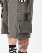 UTILITY SHORTS IN OLIVE