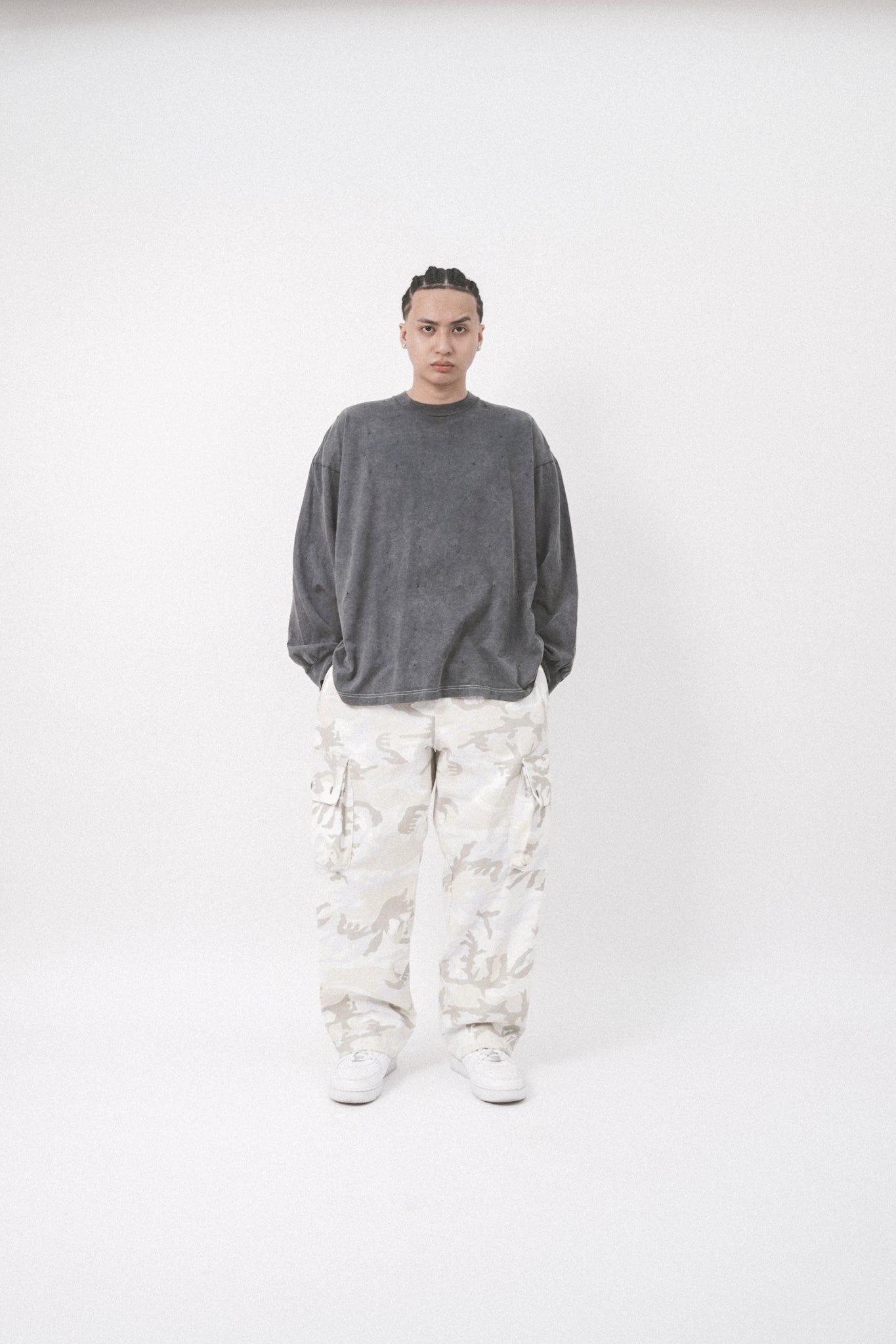 VINTAGE TATTERED LONGSLEEVE TEE IN GOLEM GREY