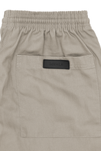 PLEATED LOUNGE PANTS IN TAUPE