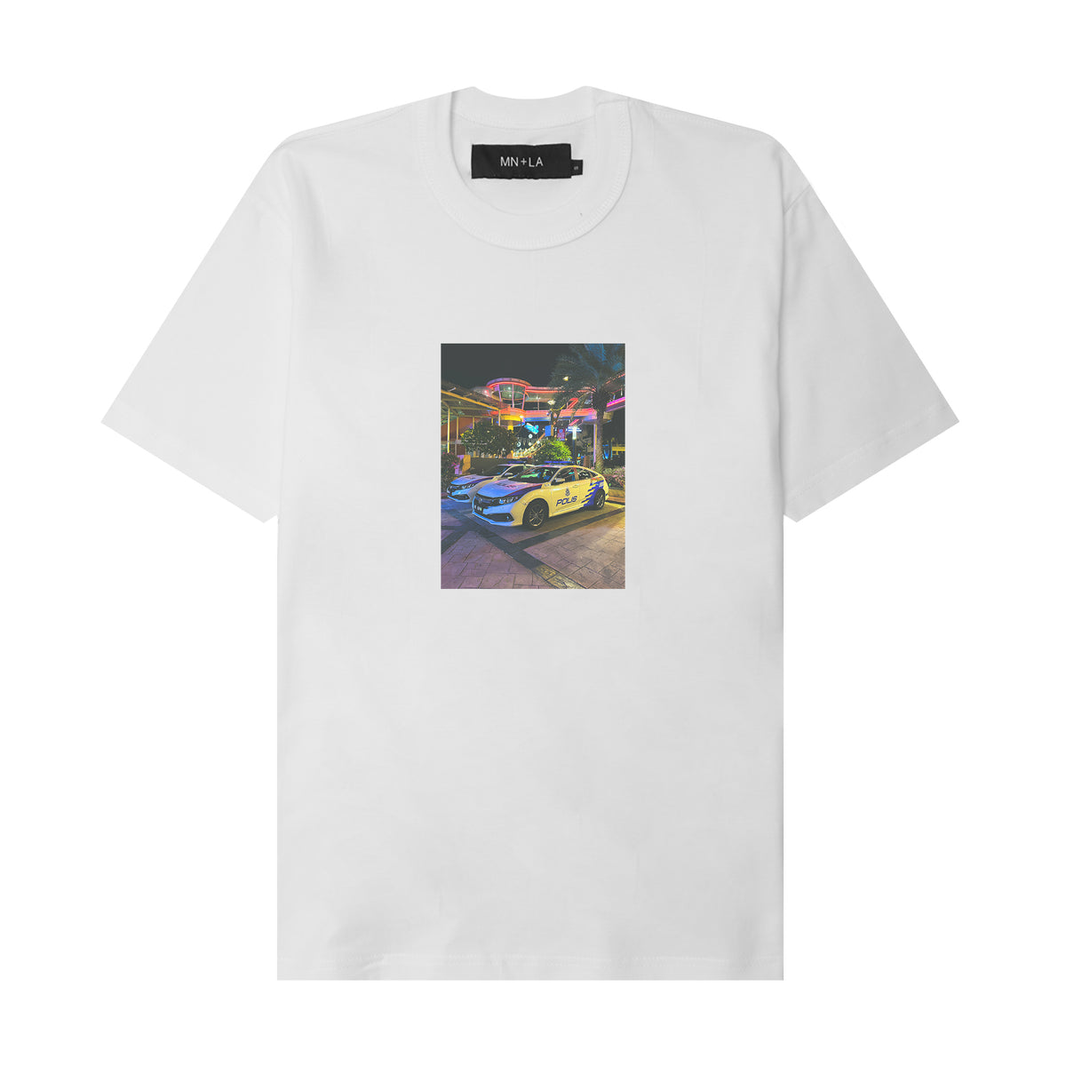 "POLIS" TEE IN WHITE
